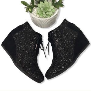 Toms Desert Wedge Bootie Shimmering Snake-Print